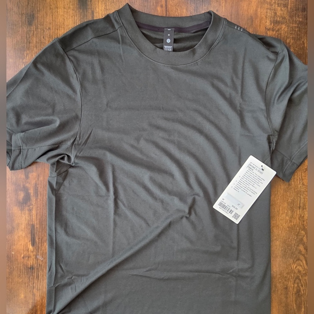 Lululemon Zeroed InShort Sleeve Shirt Size M New